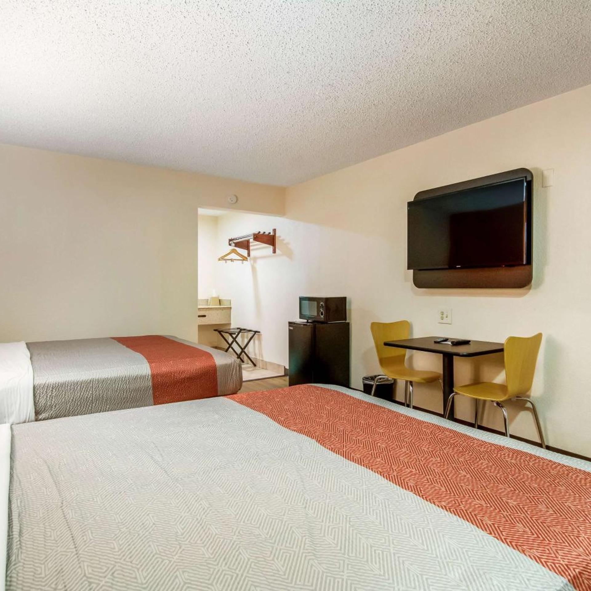 غرفة بسريرين كوين لذوي الإعاقة، Motel6 Winnie Tx 4/6