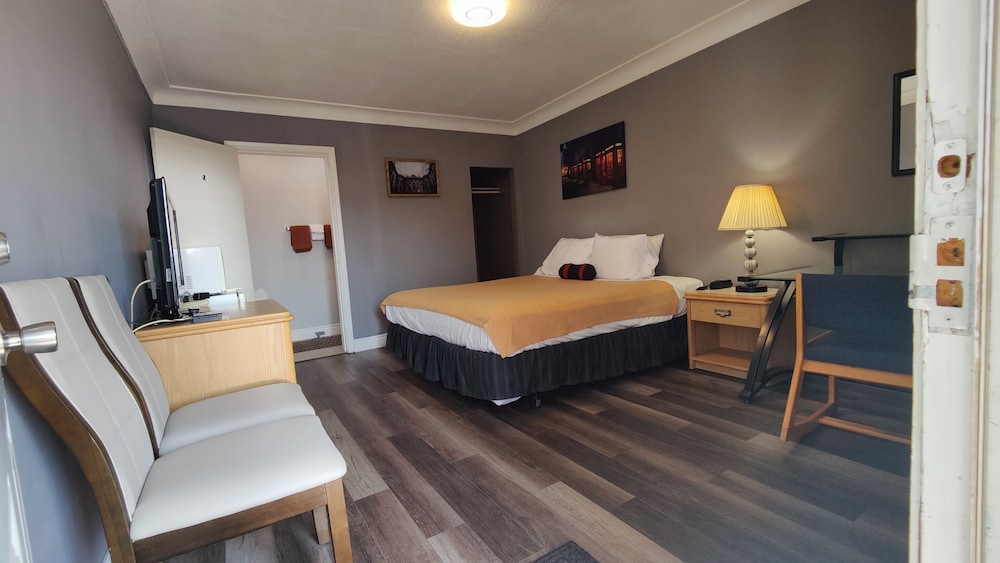 Tulip Motel 13/50
