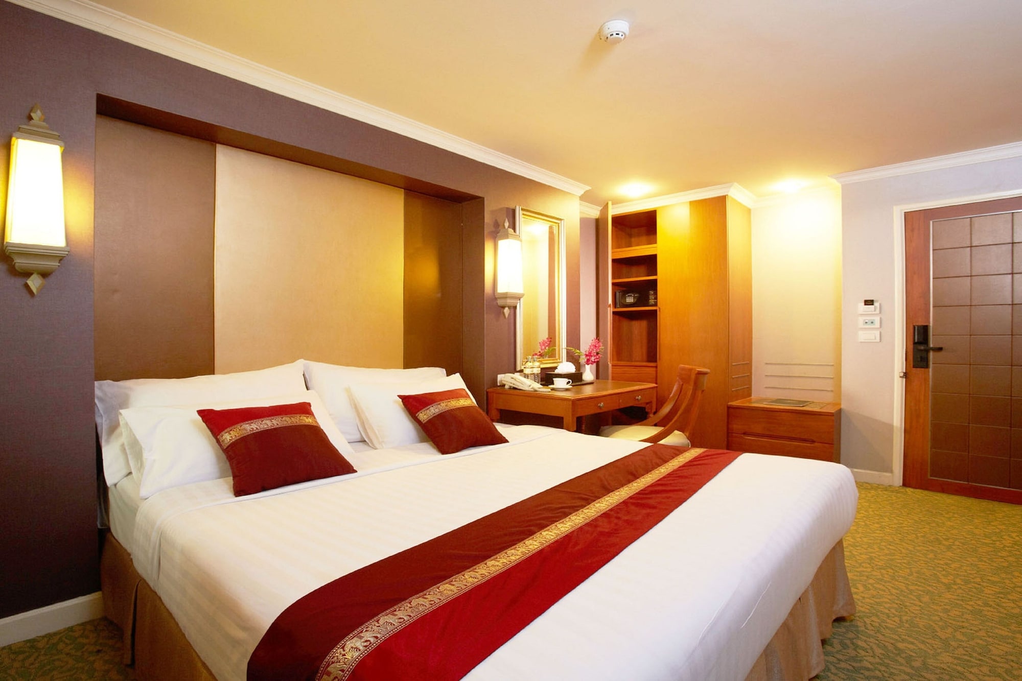 SUPERIOR, DELUXE, EXECUTIVE, DOUBLE OR TWIN BED
