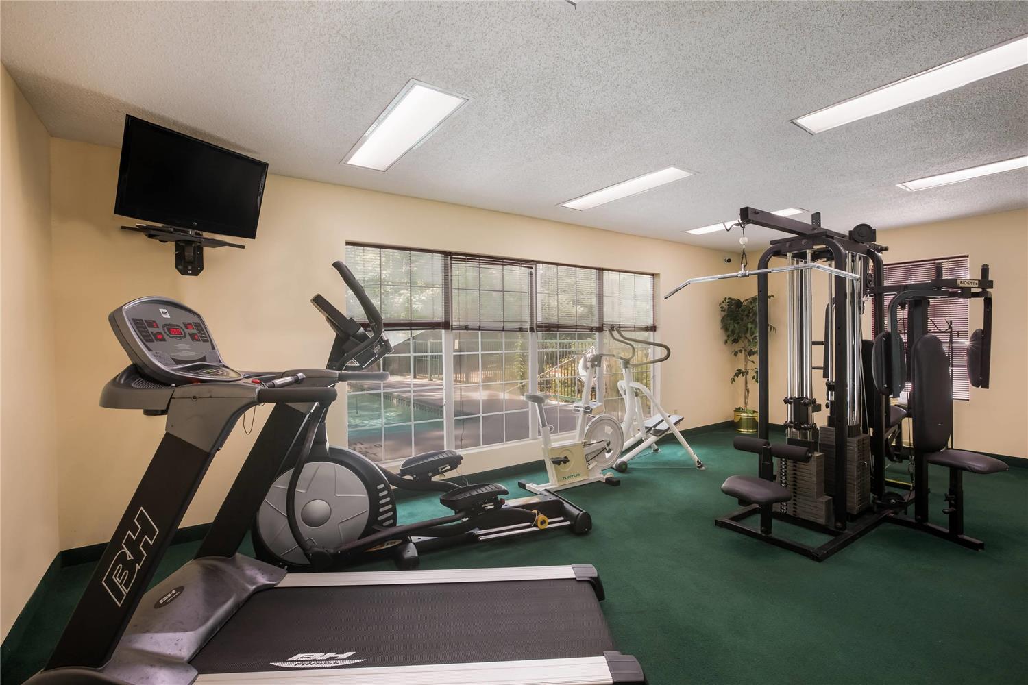 Quality Inn & Suites Greensboro near Lake Oconee 17/36