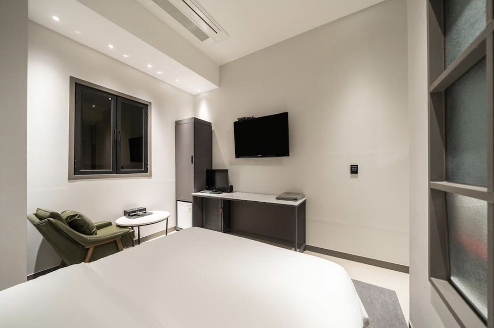 Suwon Station Myeongjak Hotel 24/57
