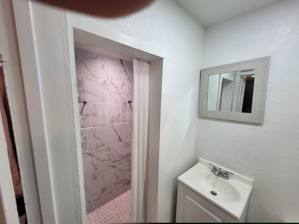 Rose's Motel 47/50