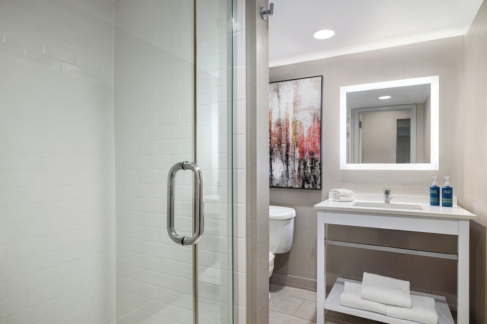 Four Points by Sheraton Charlotte - Lake Norman 41/42