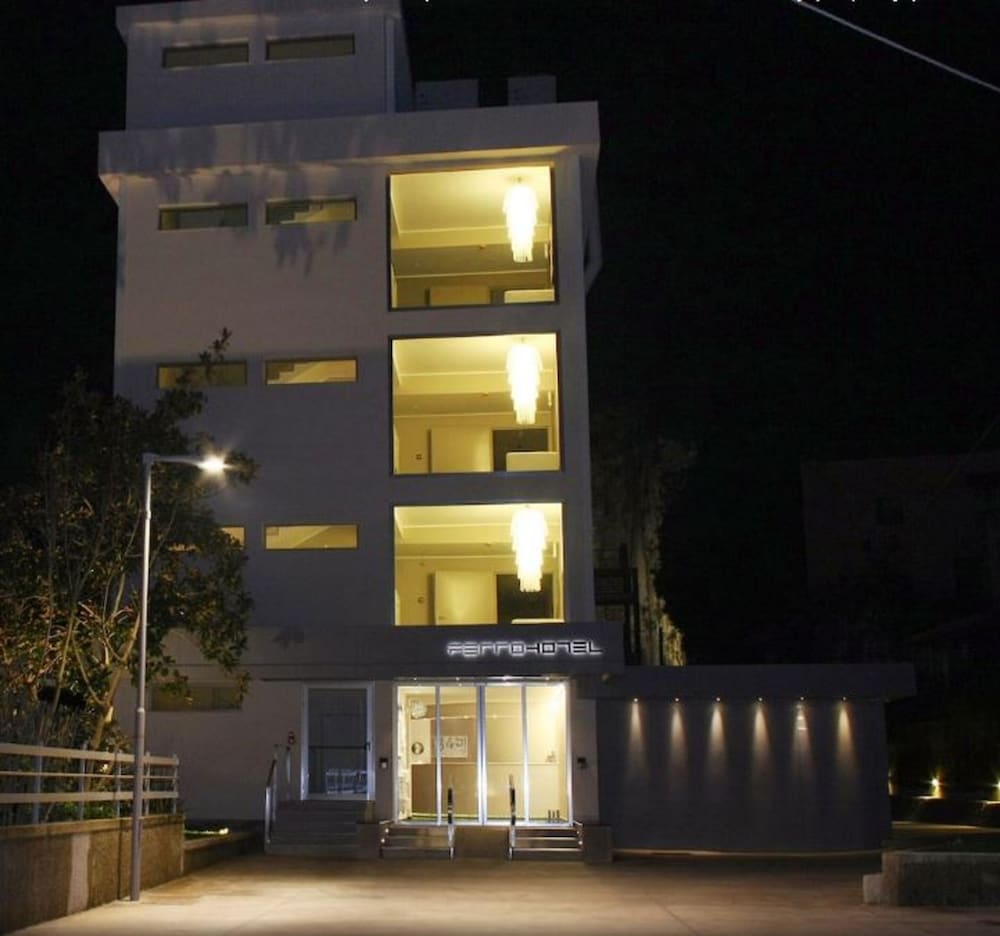Ferro Hotel 1/33