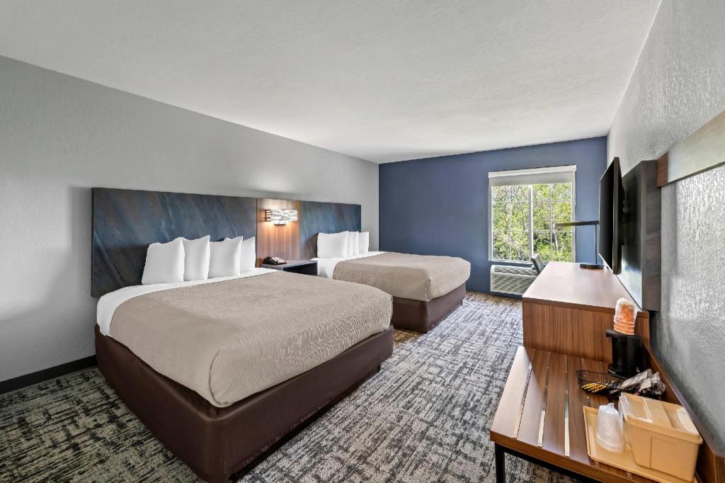 Efficiency, 2 Queen Beds, Accessible