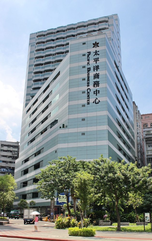 Pacific Business Hotel 63/70