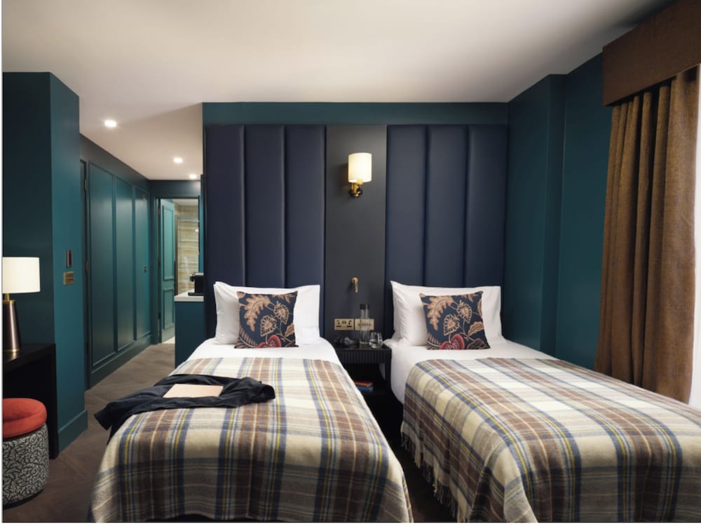 CLUB, JUNIOR, TWIN BEDS