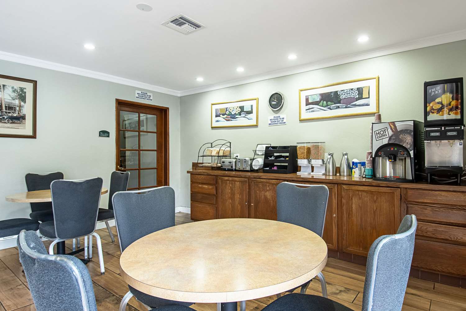restaurant cafeteria
