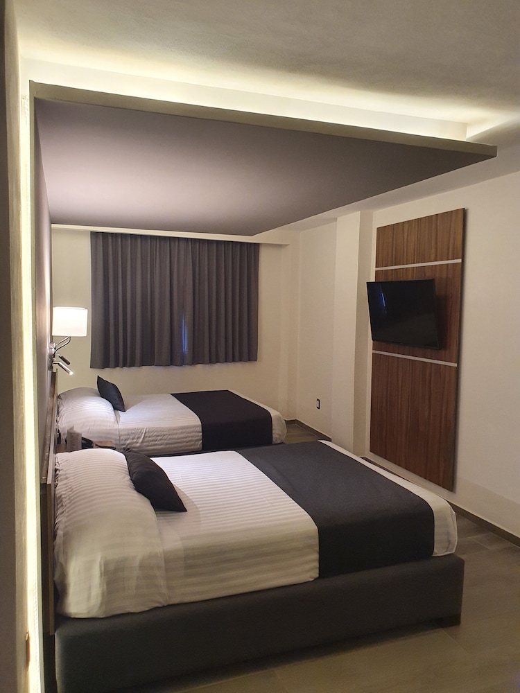 Estanza Hotel and Suites 25/58