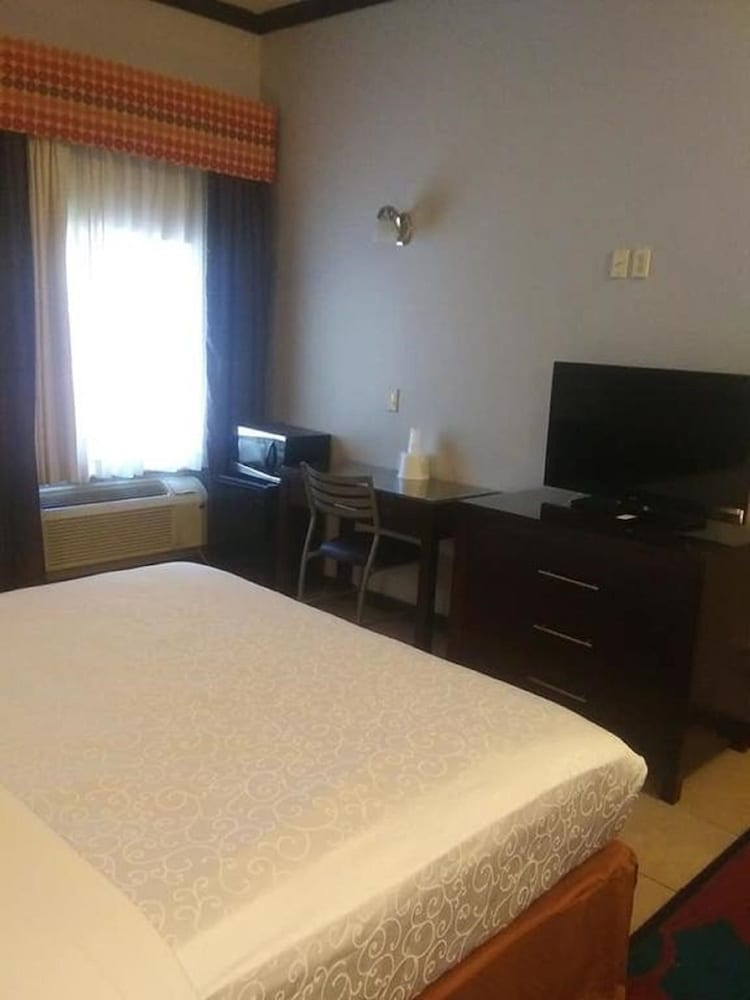 Blue Bay Inn Suites 10/34