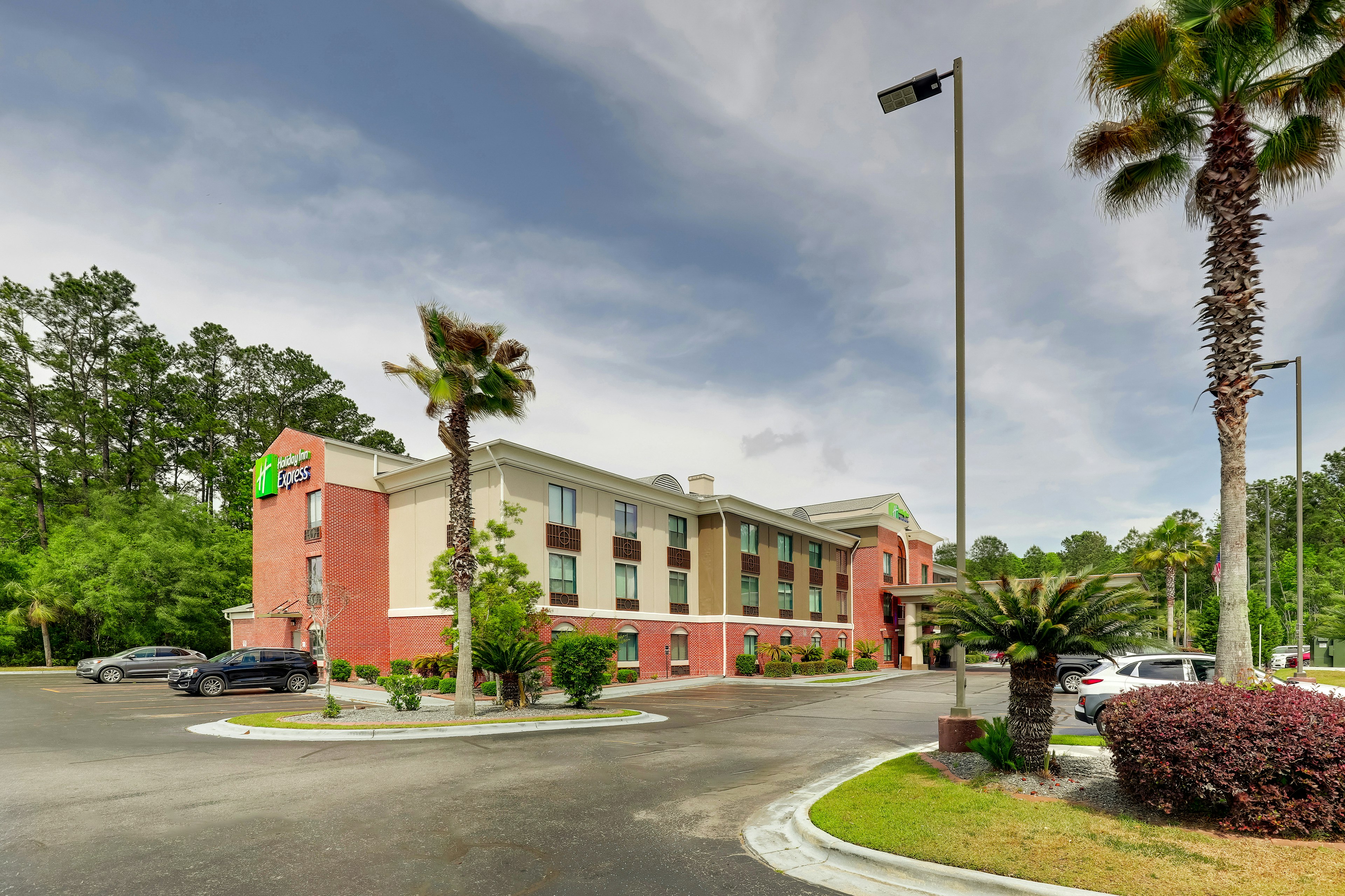 Holiday Inn Express Suites Hinesville East Fort Stewart 44/50