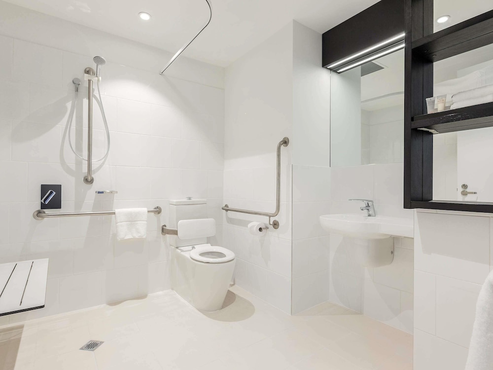 IBIS ADELAIDE 68/71