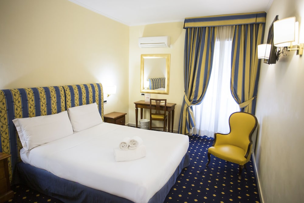 Napoleon Hotel 42/64