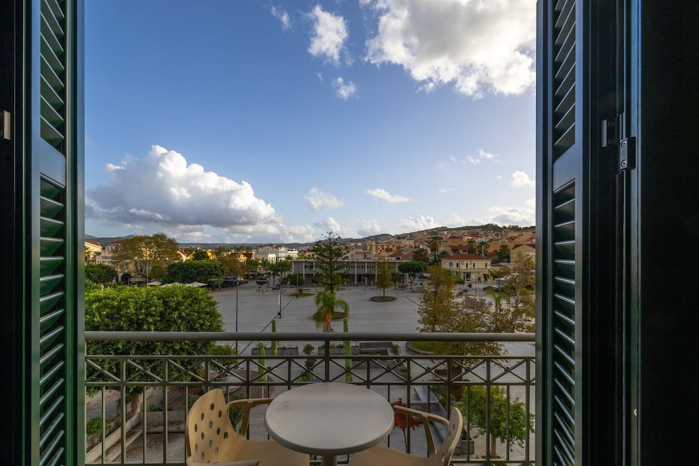 Ionian Plaza Hotel 44/50