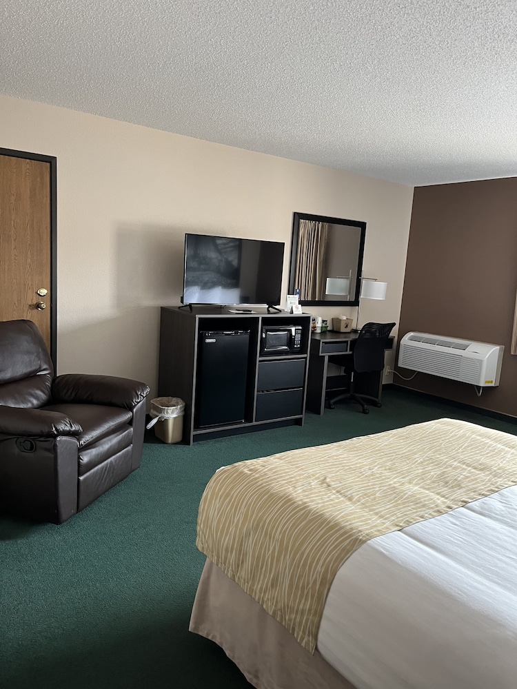 Super 8 By Wyndham Sturgis 15/27
