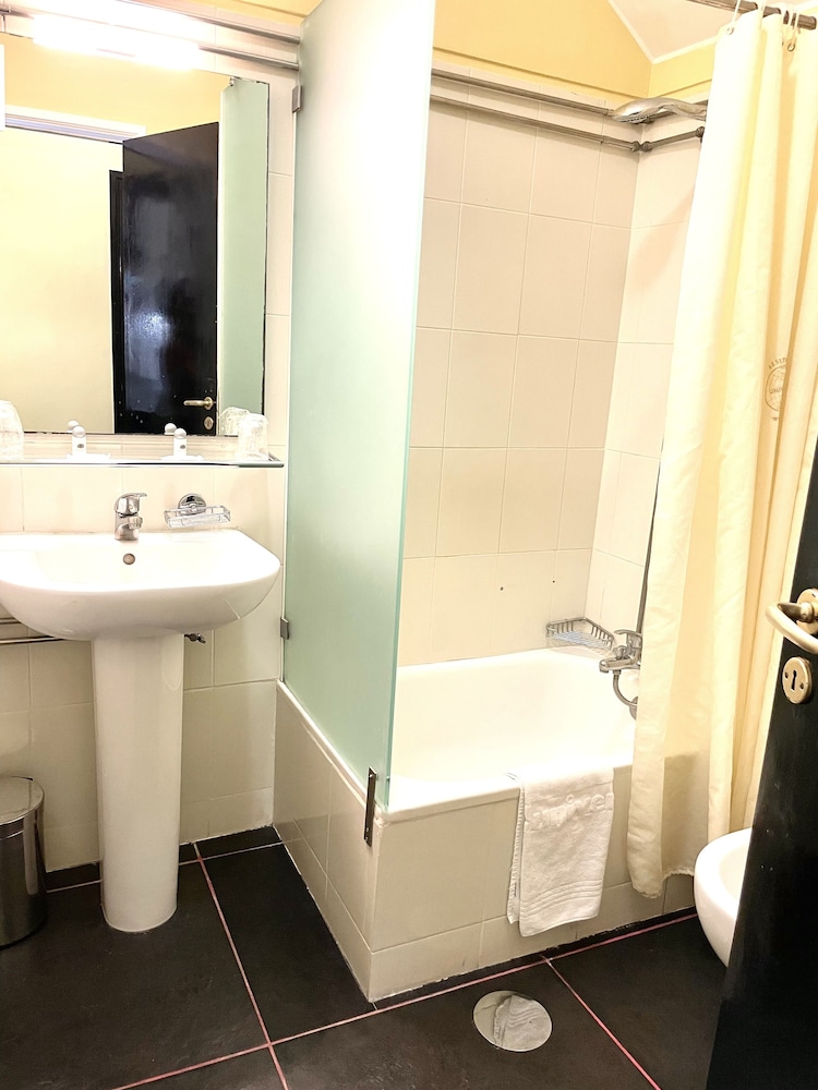 غرفة قياسية بسريرين منفصلين، Universal Hotel 3/3