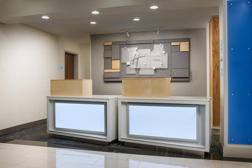 Holiday Inn Express & Suites Oakhurst Yosemite Park Area 11/48