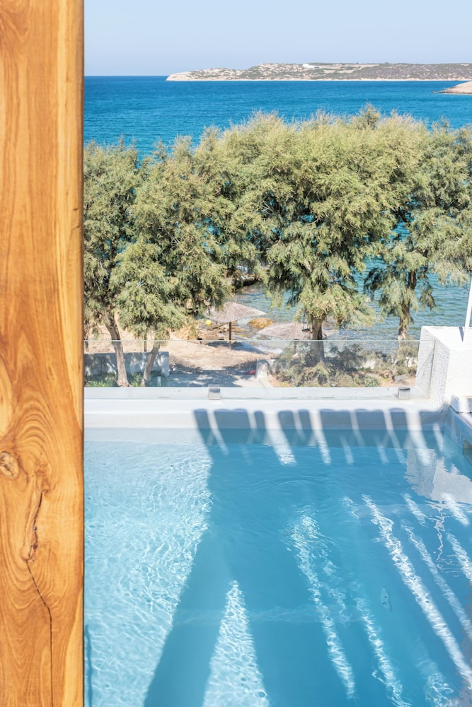 Paros Comfy Suites 40/50