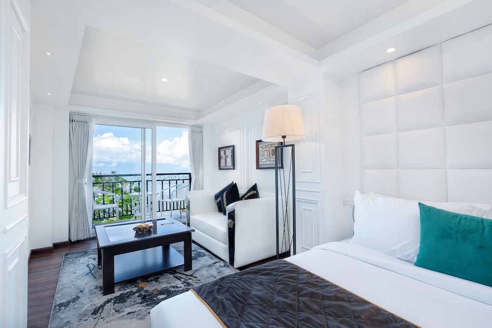 ROOM, WITH VIEW, BALCONY, BATHTUB