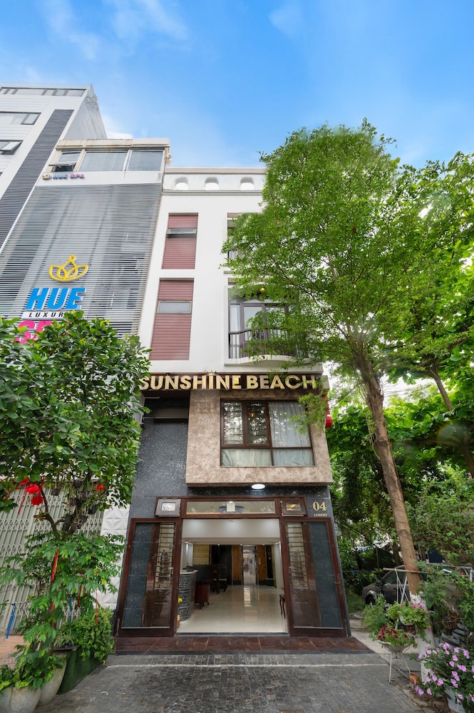 Sunshine Beach Hotel 2/50