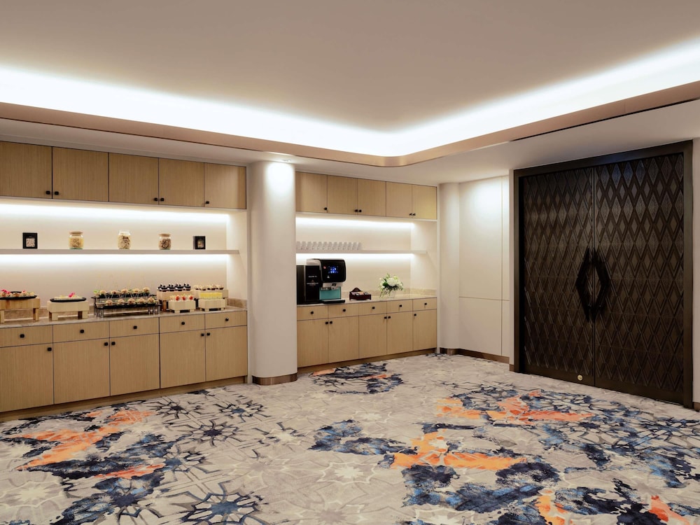 Grand Mercure Bangkok Atrium 67/72