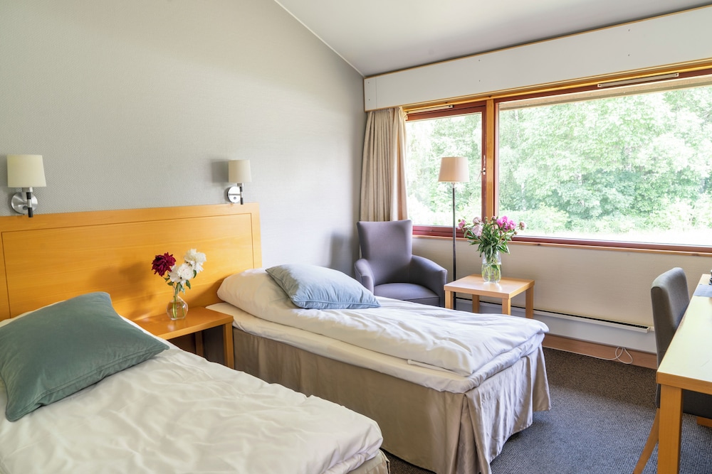 Room, Twin Beds