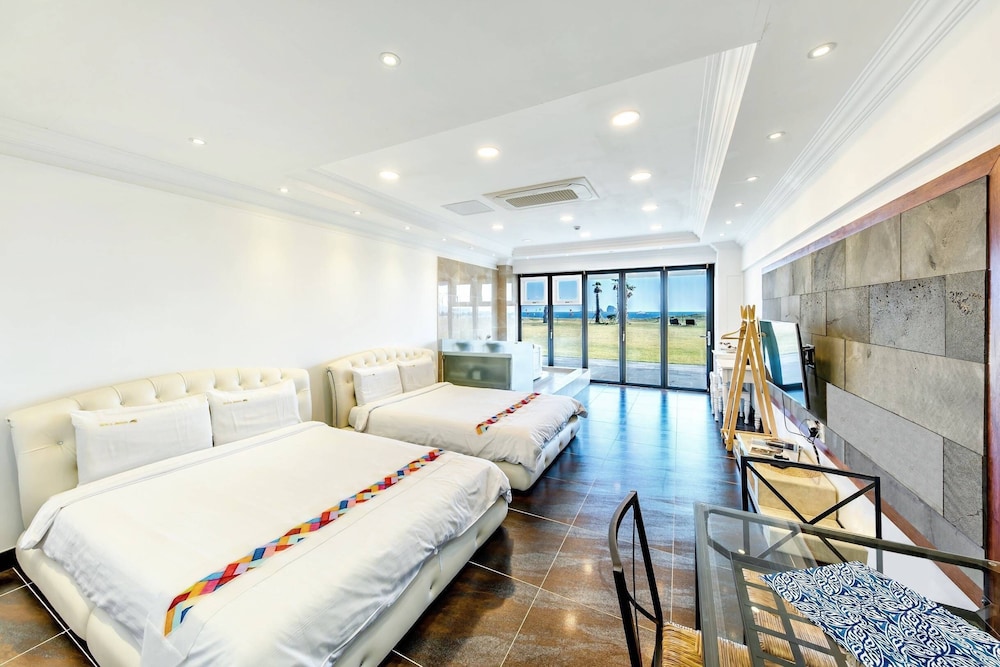 Sun And Moon Resort 8/100