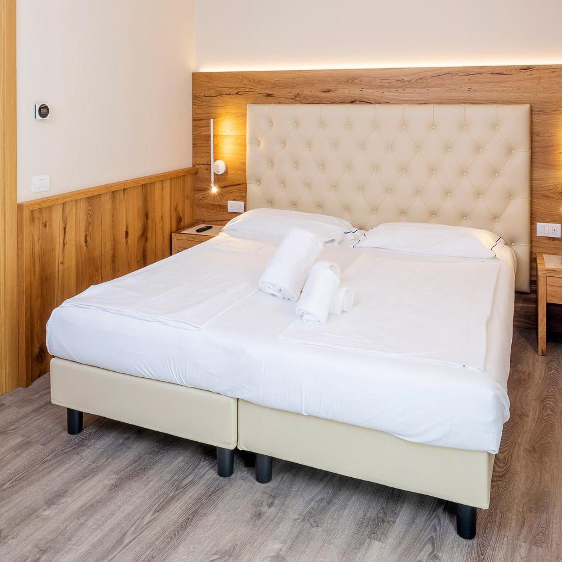 Room, Double or Twin Bed, Garden View