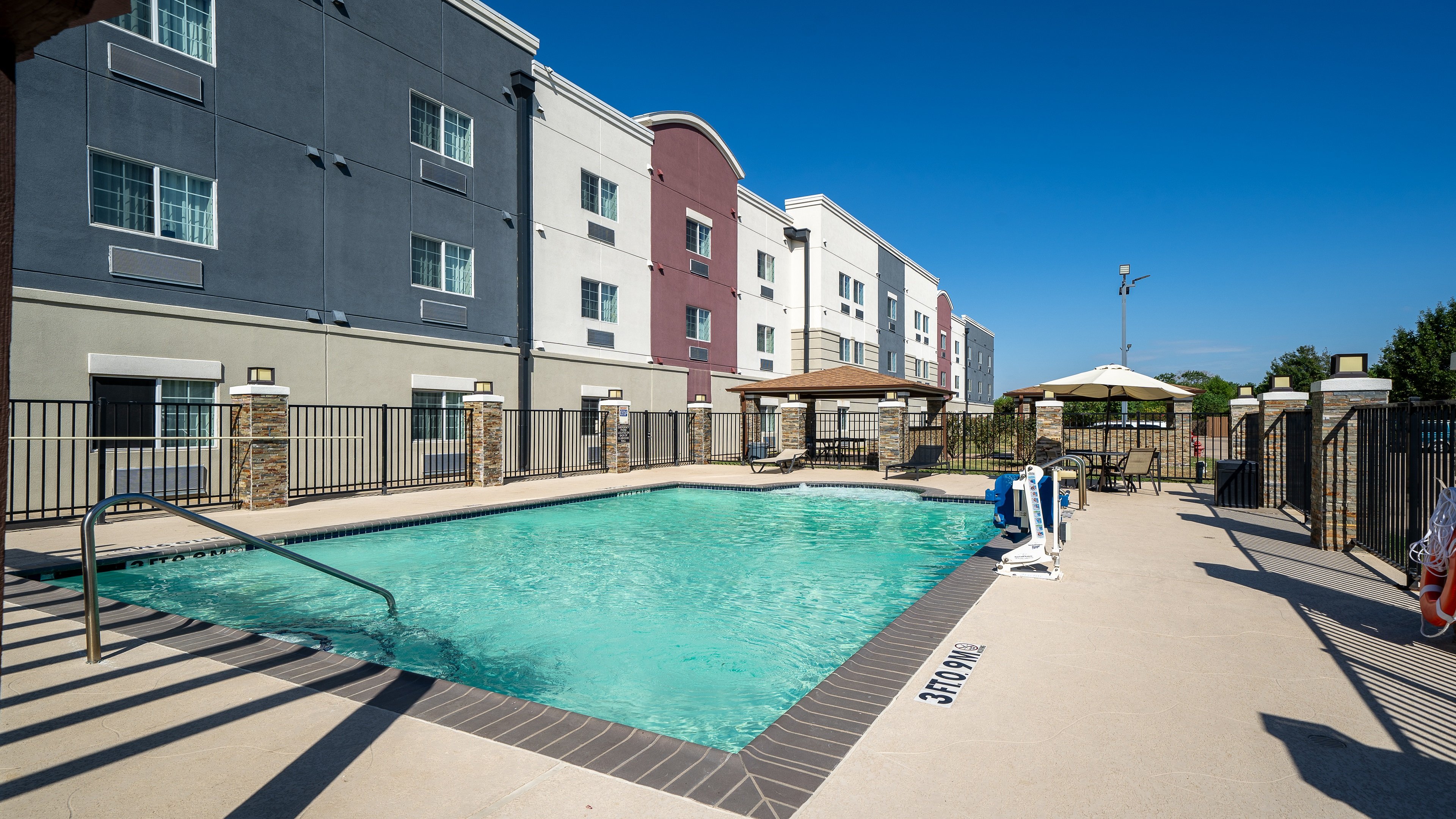 CANDLEWOOD SUITES BAYTOWN 4/58