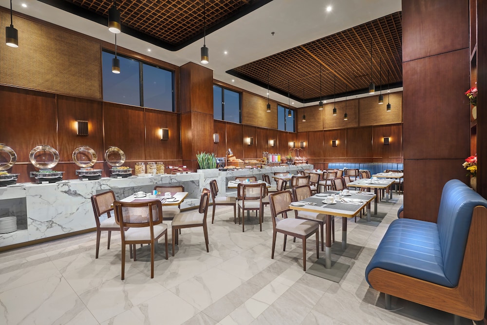 The Alana Hotel and Convention Center Malang 25/36