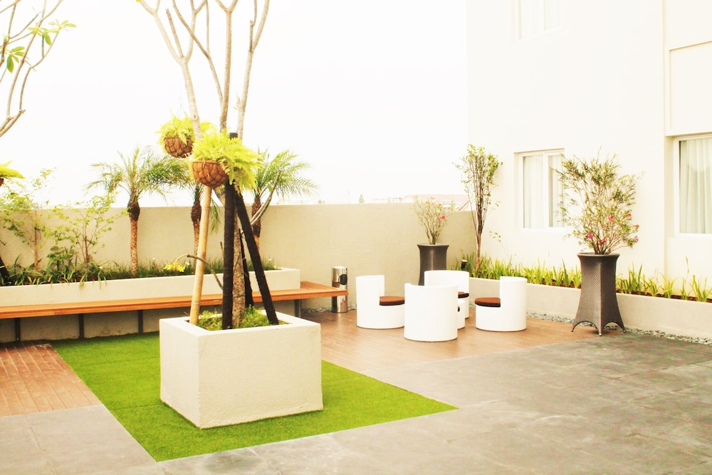 Brits Hotel Puri Indah 25/40