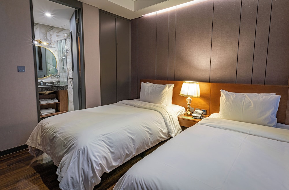 Family Suite, Ocean, King and Twin Beds