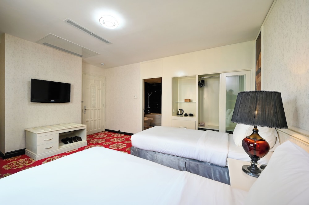 PREMIUM, TWIN BEDS, CITY VIEW