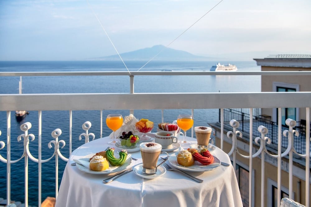 Hotel Regina Sorrento 57/72