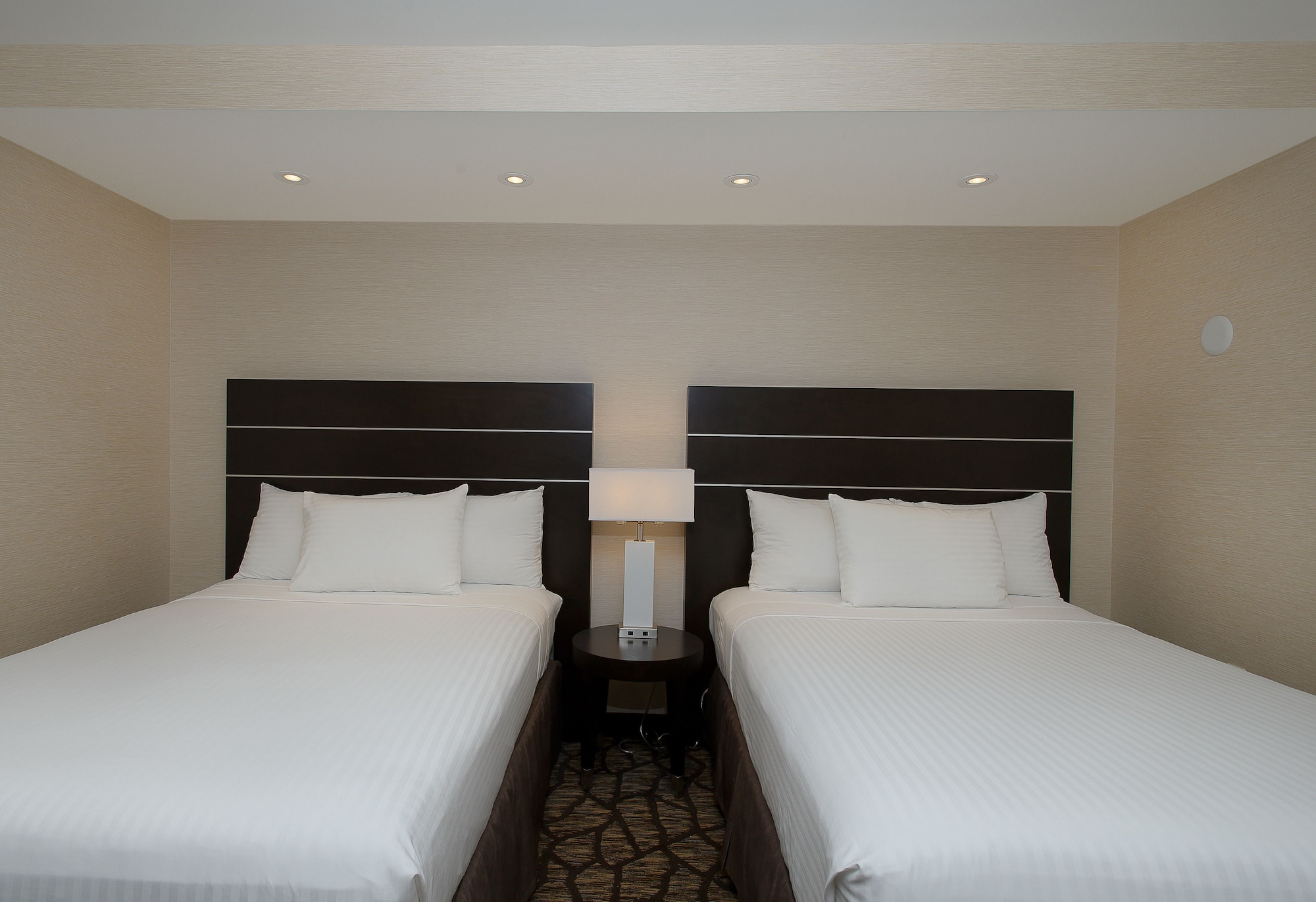 ROOM, 2 QUEEN BEDS, CITY VIEW, SOFA
