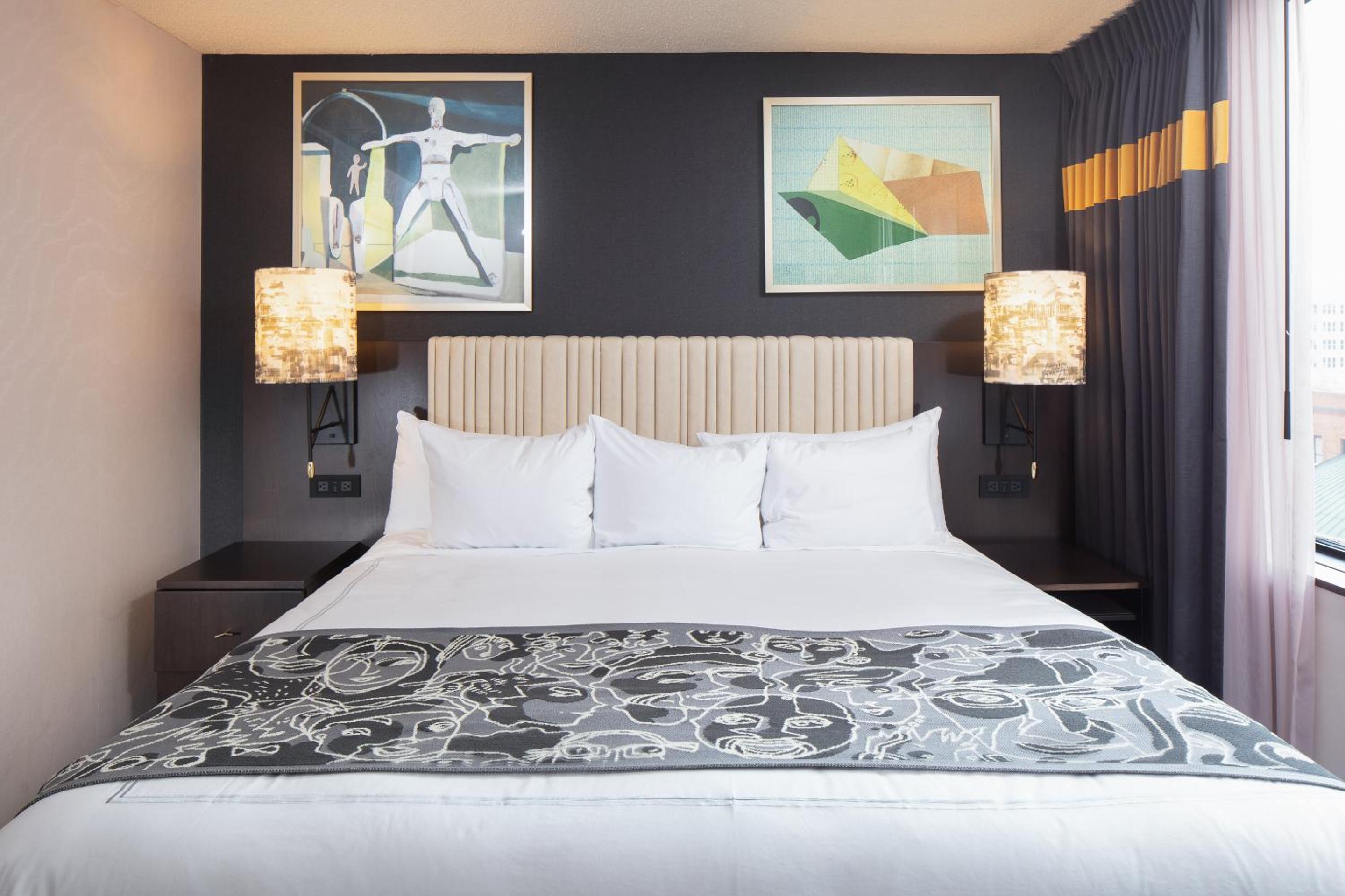 غرفة سوبيريور بسرير كينج بمنطقة جلوس، Saint Kate the Arts Hotel 3/7