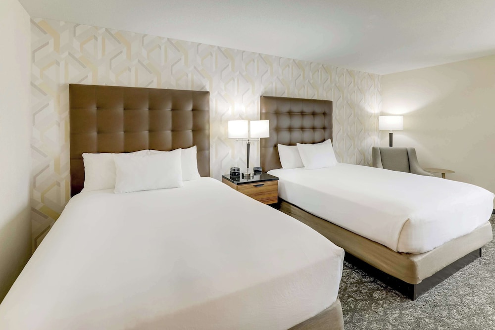 DELUXE, 2 QUEEN BEDS