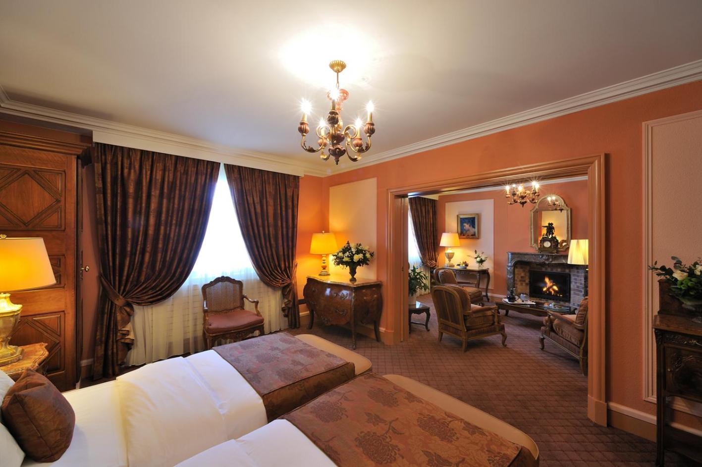SUITE, TWIN BEDS