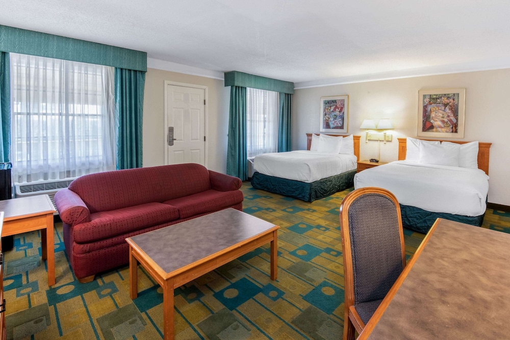 La Quinta Inn By Wyndham IH-10 West San Antonio TX 39/52