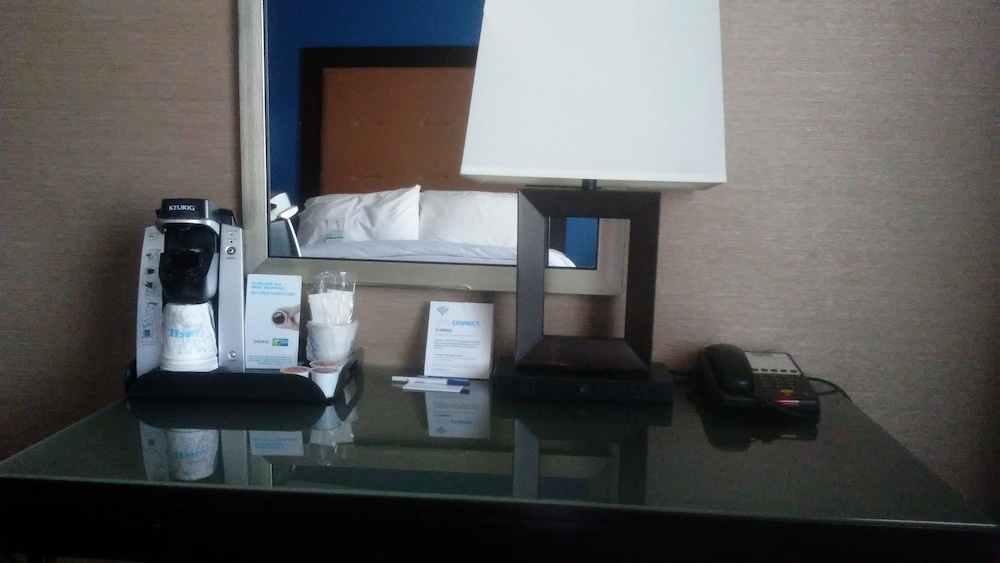 Holiday Inn Express Hotel And Suites Manchester Airport 32/72