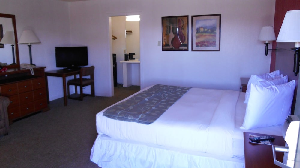 Econo Lodge Inn and Suites Abilene 4/12