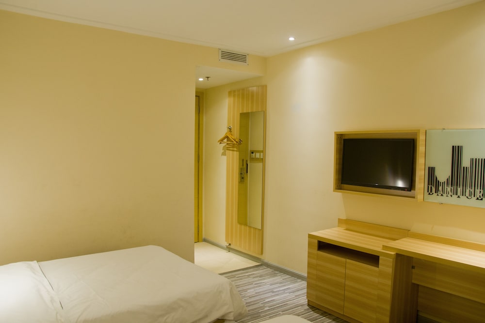 Denise Hotel Shangxiajiu 6/31