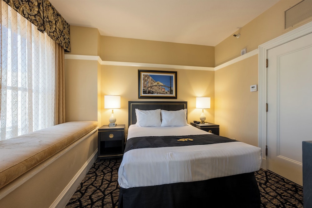 Gaslamp Plaza Suites 27/68