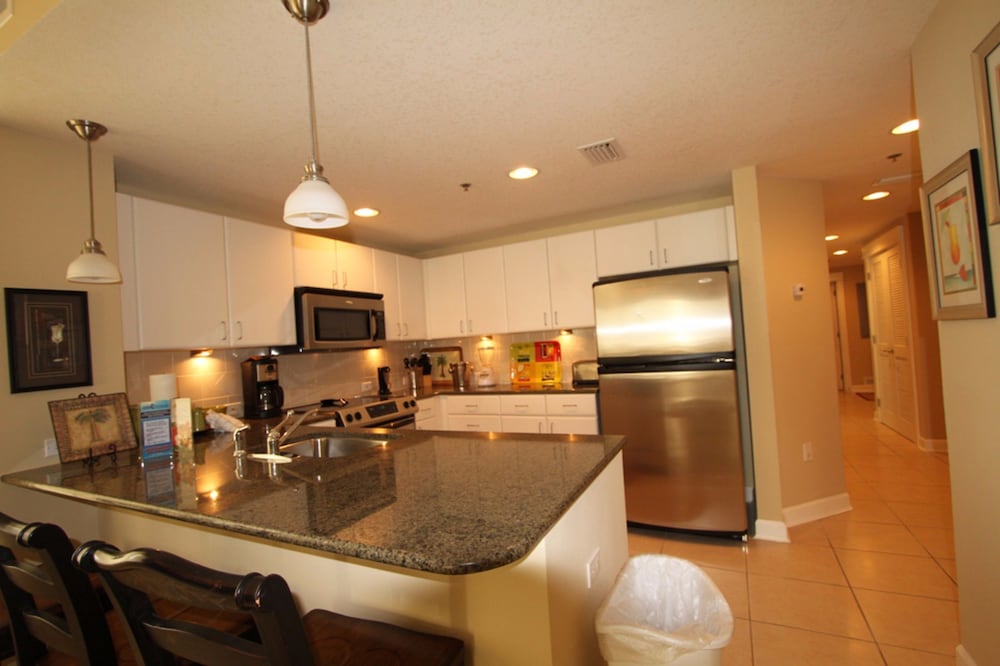 Grand Panama Beach Resort by Emerald View Resorts 75/77
