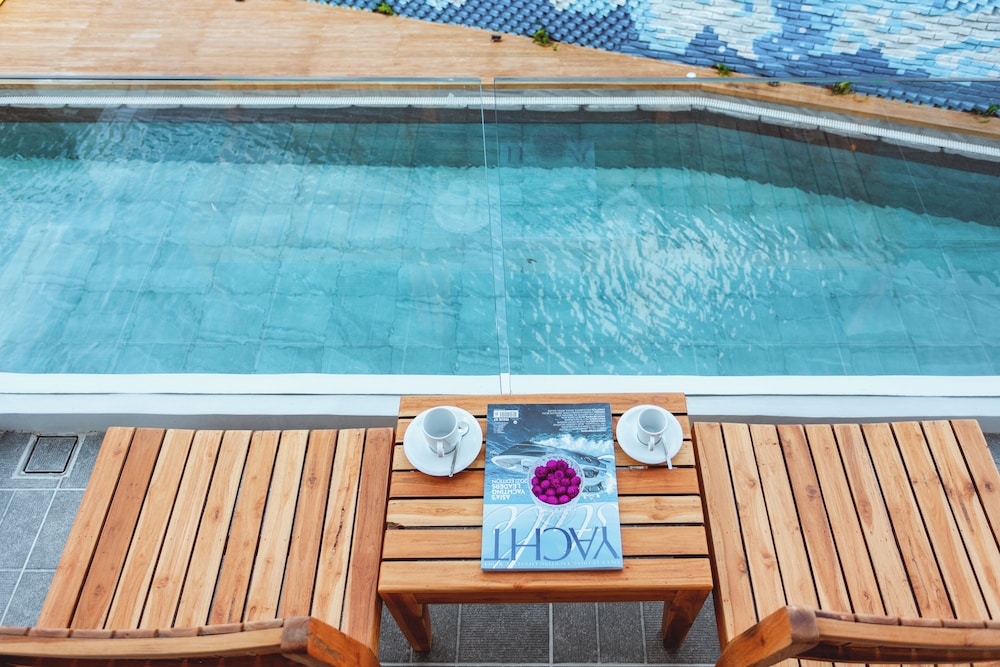 Anona Beachfront Phuket Resort 30/65