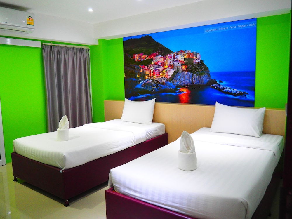 Blue Orchids Hotel 34/66