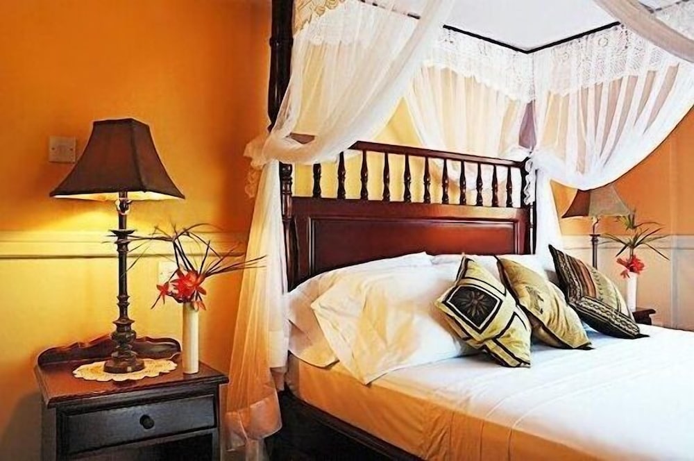 SPRING HOUSE BEQUIA 14/50
