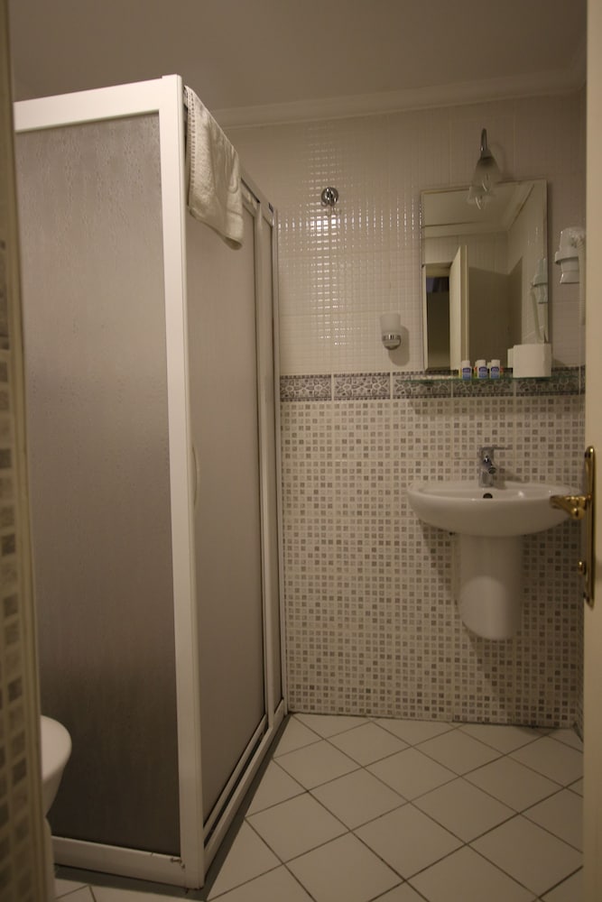 Artemis Hotel 7/69