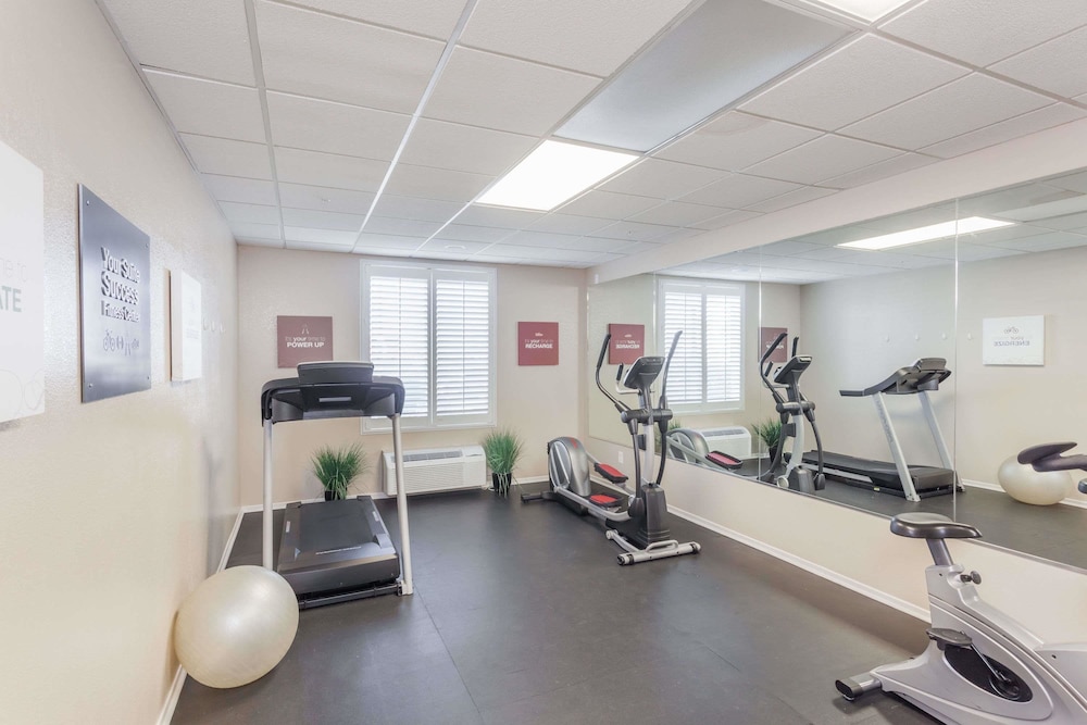 Hawthorn Suites By Wyndham Victorville 18/33