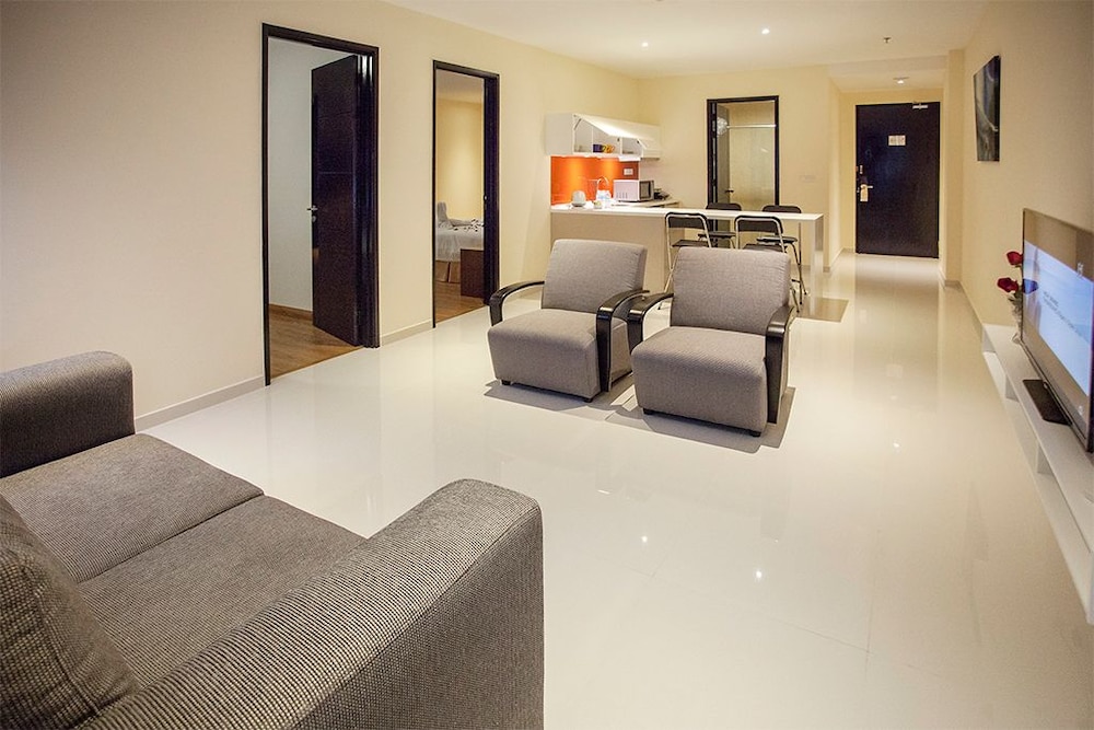 Cathayana Hotel 16/25